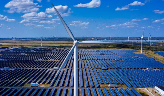 Inversión en energía renovable por primera vez fue igual a la de los combustibles fósiles en el 2022