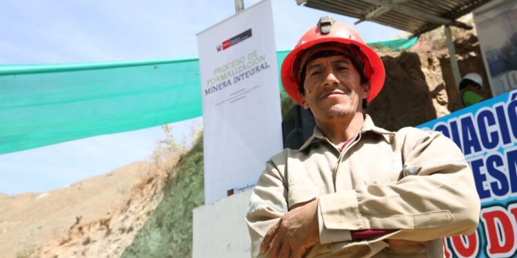 Ministerio de Energía y Minas capacita a mineros en vías de formalización en 17 regiones del país