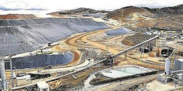 Glencore comienza proceso de venta de sus acciones en minera Volcán