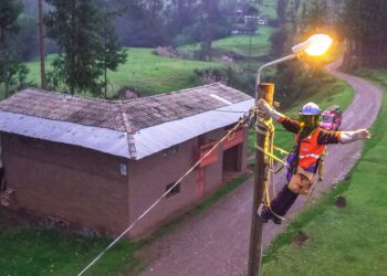 Ministerio de Energía y Minas: 19 mil personas ya se benefician de 4 obras de electrificación rural