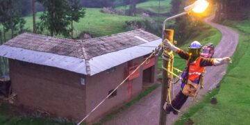 Ministerio de Energía y Minas: 19 mil personas ya se benefician de 4 obras de electrificación rural