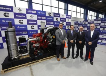 Komatsu-Mitsui dona maquinaria de alta tecnología para estudiantes de mecatrónica automotriz
