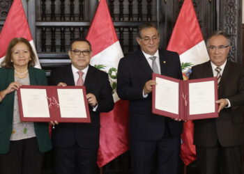 Perupetro y Petroperú firman contrato de licencia para explotar el Lote 192