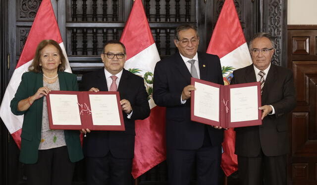 Perupetro y Petroperú firman contrato de licencia para explotar el Lote 192