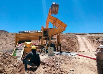 Minem suscribe convenio para reducir uso del mercurio en la minería artesanal de siete regiones