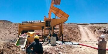 Minem suscribe convenio para reducir uso del mercurio en la minería artesanal de siete regiones