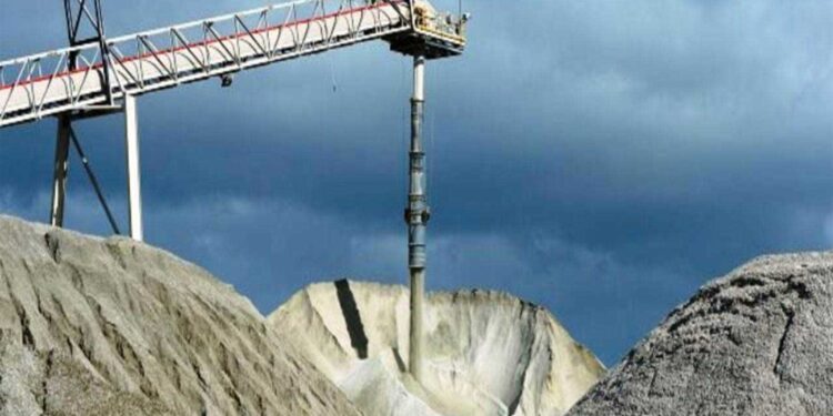 Chile busca grandes inversiones en litio en 2025-2030 con plan que presentará este mes