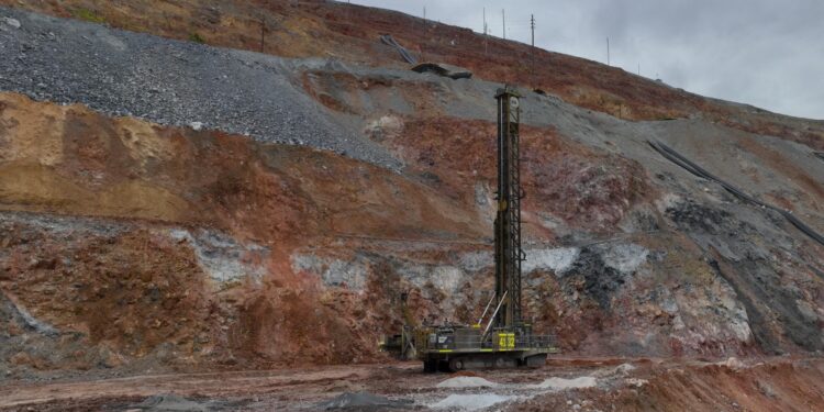 Perforación autónoma de Antapaccay permite reducir en 8% el consumo de combustible