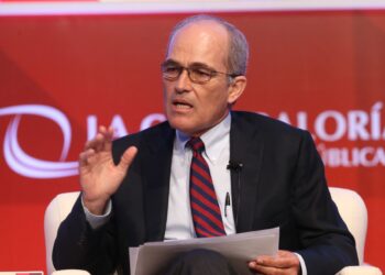 Roque Benavides: “No puede ser que nos demoremos más de un año para un permiso de exploración”