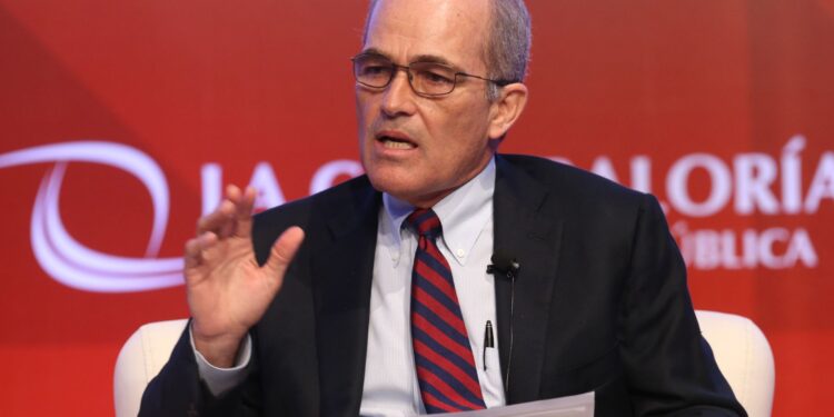 Roque Benavides: “No puede ser que nos demoremos más de un año para un permiso de exploración”