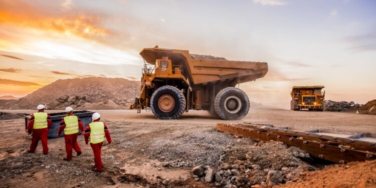 Retrasos de proyectos mineros impidieron que millones de personas salgan de la pobreza, según el IPE