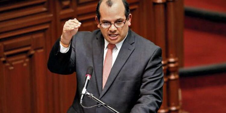 Luis Castilla, extitular del MEF: “Minería aporta 10 puntos del PBI cada año”