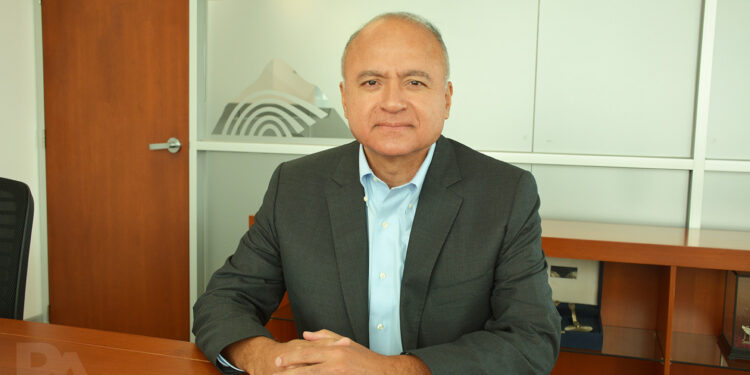 Víctor Gobitz: “La minería desarrolla una suerte de corredor económico que beneficia a las zonas en que opera”