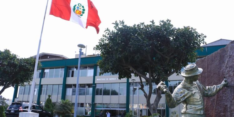 Minem transfiere S/ 609,108 a regiones para fortalecer formalización minera