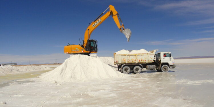 Ingeniero Rómulo Mucho en IX Cimares 2023: «Perú tiene potencial para explotar litio por unos 40 años»