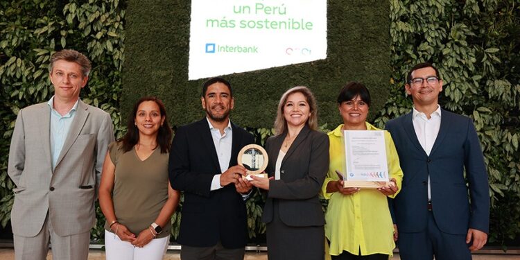 Interbank y Enel Generación Perú firman alianza para consumo de energía renovable hasta el 2025