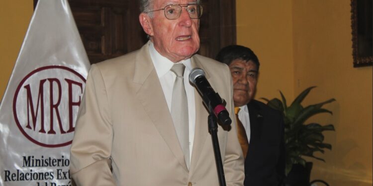 Augusto Baertl: “La empresa debe aliarse con la comunidad para gestionar que el estado cumpla sus promesas”