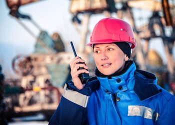 Buscan fomentar la participación femenina en la industria minera peruana