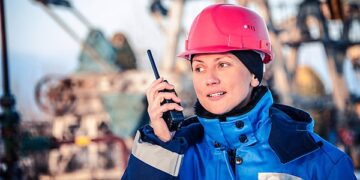 Buscan fomentar la participación femenina en la industria minera peruana