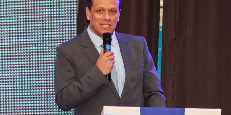 Darío Zegarra plantea ampliar relación del IIMP con jóvenes y grupos estudiantiles