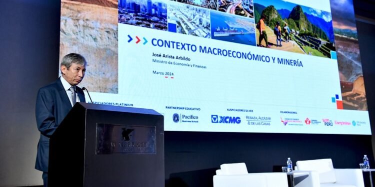 José Arista, titular del MEF: «El reto del Perú es darle mayor valor agregado a la producción minera»