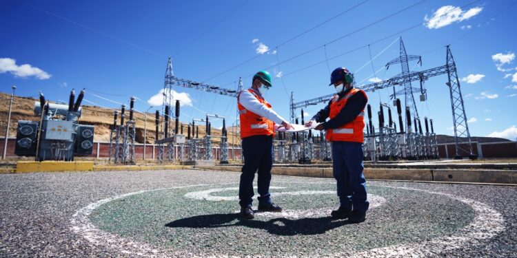 Alistan inversiones por más de 350 millones de soles en obras de servicio eléctrico