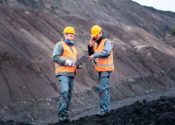 INFORME | Estudio identifica falta de estandarización de reportes de compras locales en minería como brecha de acceso a la información