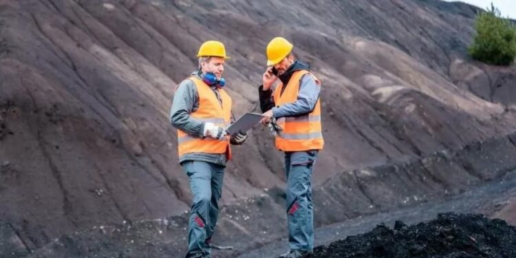 INFORME | Estudio identifica falta de estandarización de reportes de compras locales en minería como brecha de acceso a la información