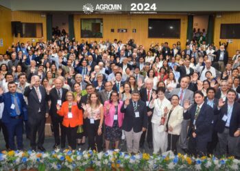 Rómulo Mucho: «Minería y agro aportan al desarrollo de la humanidad»