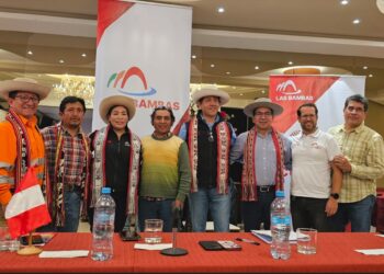 Minera Las Bambas y empresa multicomunal Qorilazo firman histórico contrato de mantenimiento vial