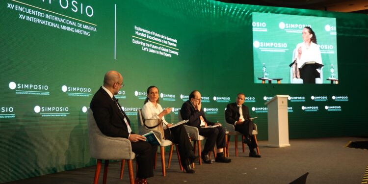 Claudia Cooper advierte: “Estamos acelerando la competitividad de la minería informal”