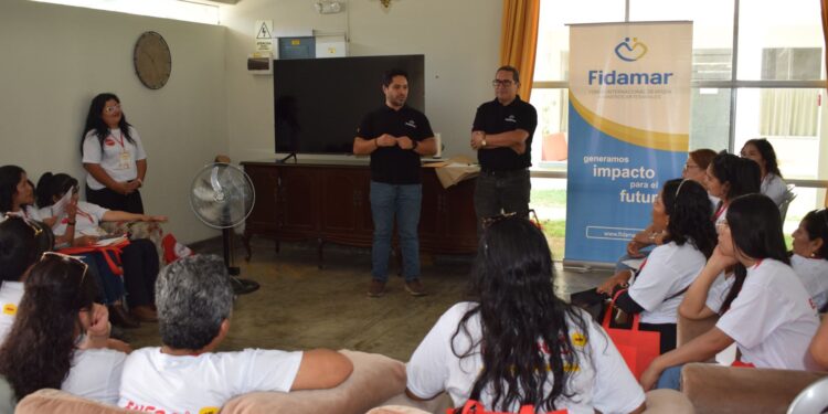 Arequipa: Impulsan desarrollo educativo en las comunidades mineras artesanales