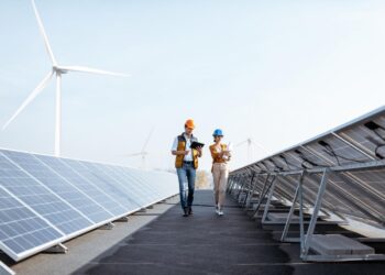 Expertos a favor de una transición energética renovable y justa