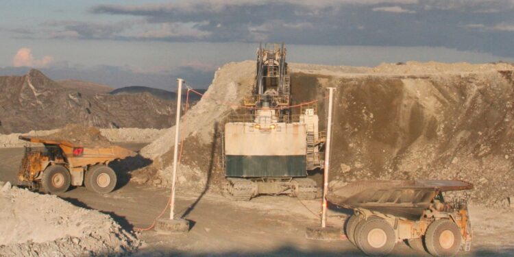 Especialistas afirman: Luz verde a Tía María sería buena señal para recuperar confianza en inversiones