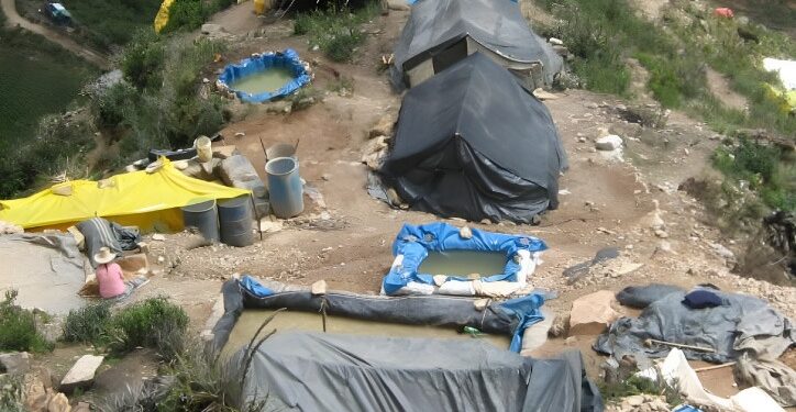 Operaciones sospechosas vinculadas a la minería ilegal superan en proporción de 10 a 1 a las del narcotráfico