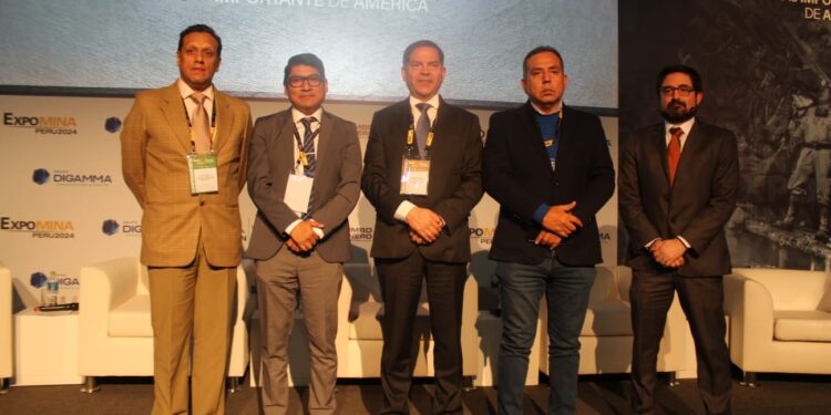 EXPOMINA 2024: Expertos hacen llamado para que una sola entidad del Estado se haga responsable de la lucha contra la minería ilegal
