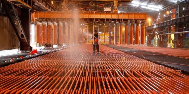 Minería peruana crece 3% y exportaciones se expanden 9% a agosto de 2024