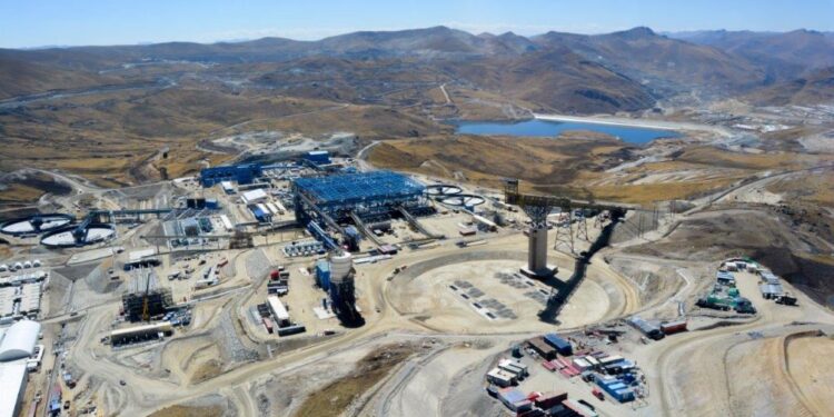 Fuerabamba celebra su 38 aniversario junto a Las Bambas marcando un hito histórico