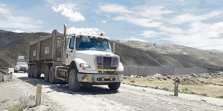 Proponen que camiones que transporten oro utilicen GPS para fiscalizar la trazabilidad