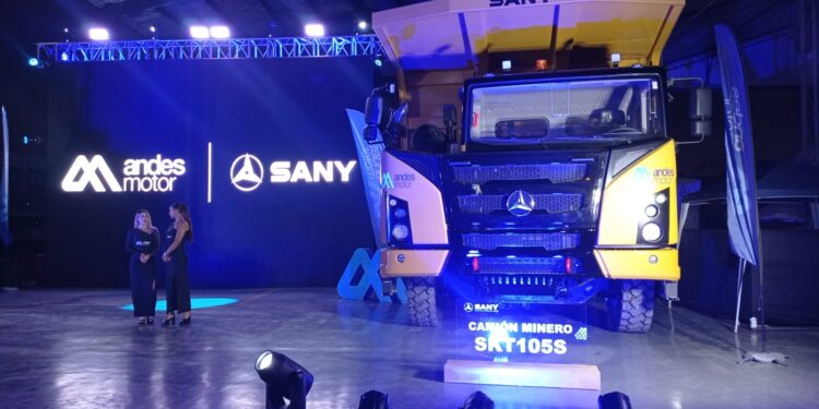 Calidad y tecnología: SANY anuncia el lanzamiento de su camión minero modelo SKT015S y el montacargas de alto tonelaje modelo SPC300C2