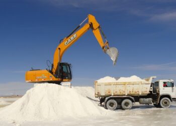 Minem destaca desafíos para la explotación de litio y anunció análisis de la normativa técnica