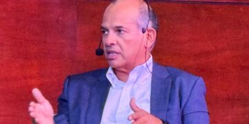 Perú destaca como destino confiable para inversionistas extranjeros, afirma exministro de economía Luis Miguel Castilla