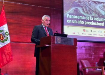 De Vinatea advierte que minería ilegal representa el 50% de la producción aurífera en Perú