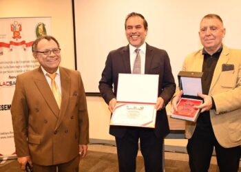 MINERÍA CON ROSTRO HUMANO Y VISIÓN DE FUTURO: INSTITUTO EN CIENCIAS DE LA TIERRA RECONOCE A LÍDERES QUE HACEN GRANDE AL PERÚ