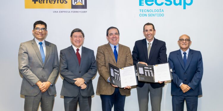Ferreyros y Tecsup refuerzan histórica alianza para formar talento técnico en maquinaria pesada