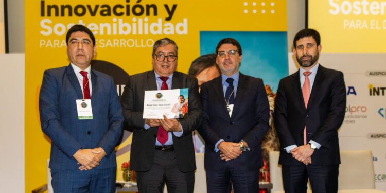 Compañías mineroenergéticas enfrentan desafíos significativos en términos de sostenibilidad y relacionamiento social