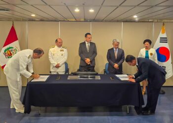 SIMA Perú y Hyundai Heavy Industries firman contrato de codesarrollo para la coproducción de submarinos en el país