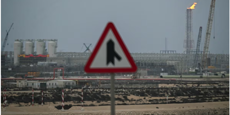 El cuello de botella del gas natural licuado en plena guerra