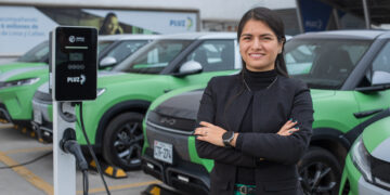 8M: Pluz Energía acelera la equidad en el sector eléctrico con formación técnica y empleo para mujeres