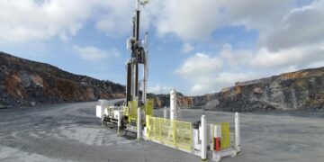 Exploración minera suma nueva perforadora de superficie con sistema automatizado que permite extraer tuberías en 45 segundos